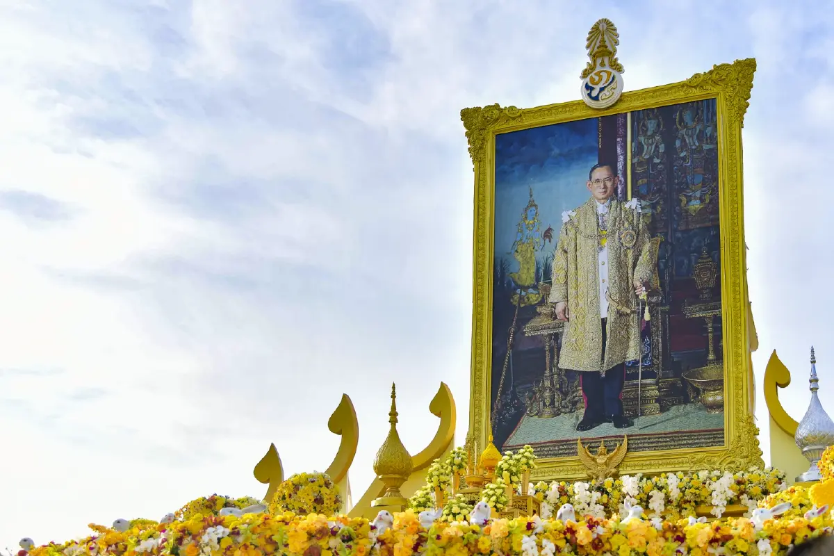 นายกรัฐมนตรีและภริยา เป็นประธานในพิธีวางพานพุ่ม เนื่องในวันพ่อแห่งชาติ