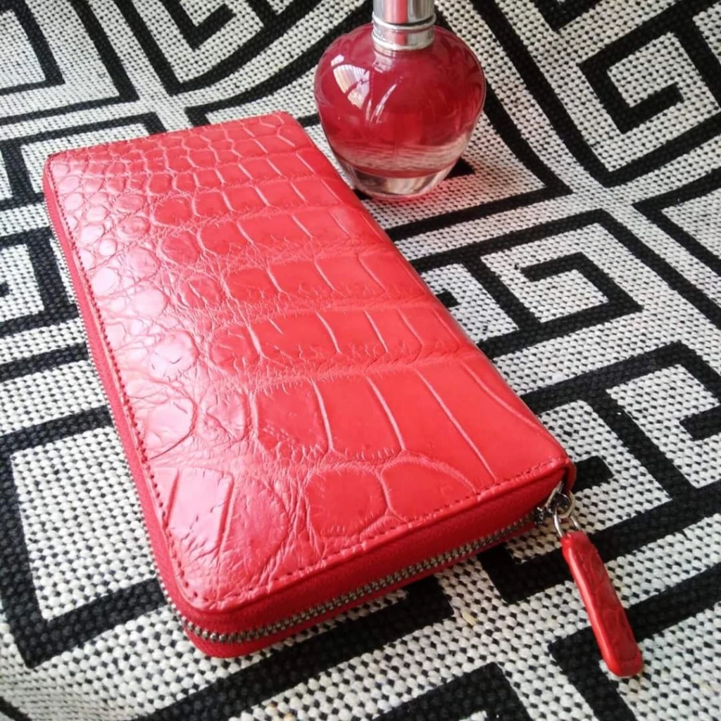 "เปลี่ยนกระเป๋ารับปีใหม่" สีไหนดูดทรัพย์ ใส่อะไรในกระเป๋า เรียกเงิน นำโชค