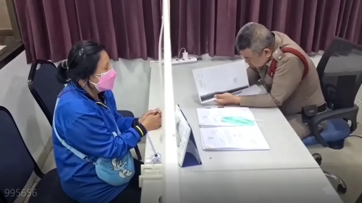 เป็นงง ? ป้าร้องถูกจับข้อหาแปลก "ปั่นจักรยานผิดเวลา" เรียกเงิน 5,000 บาท