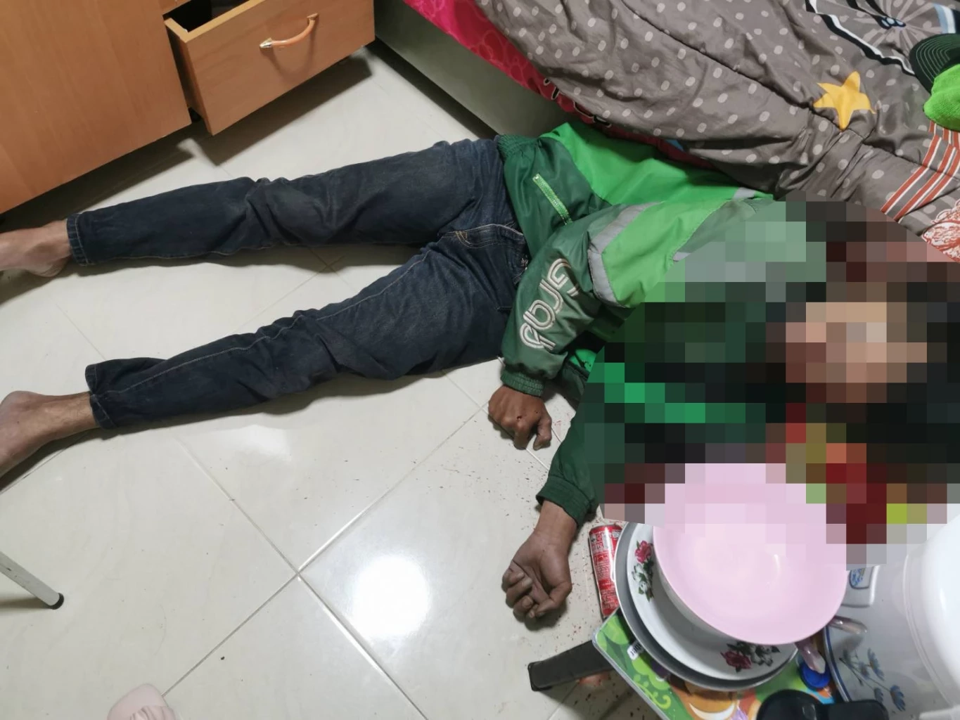 แฟนสาวช็อค!หนุ่มไรเดอร์ทำปืนลั่นใส่ตัวเองดับคาห้องพัก