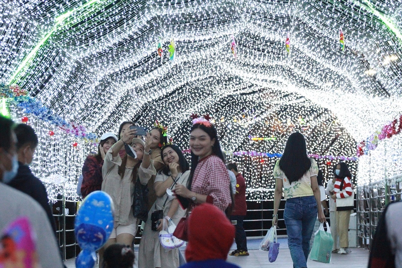 Unseen Nakhon Phanom อุโมงค์ไฟยาวที่สุดในประเทศไทย