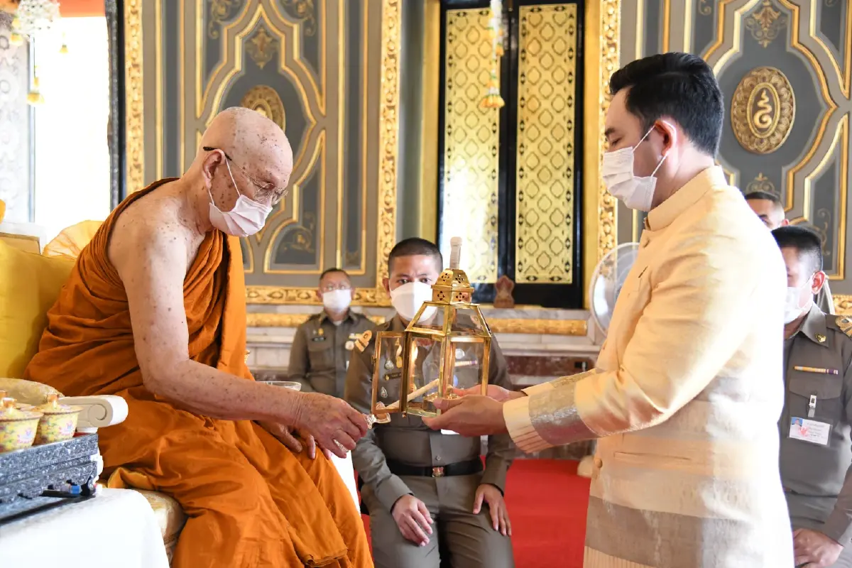 สมเด็จพระสังฆราชฯ “ประทานไฟพระฤกษ์” จุดในพิธีสวดมนต์ข้ามปี