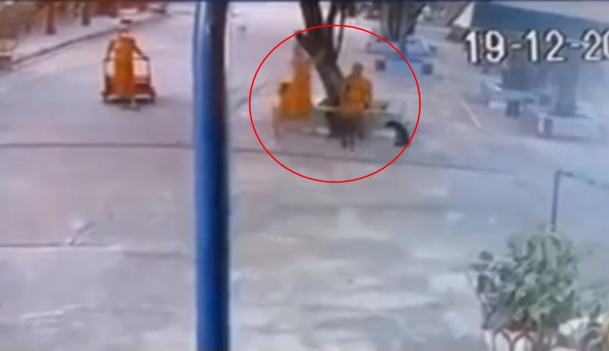 พระลูกวัดโหด ถกสบงเตะก้านคอ "รองเจ้าอาวาส" ฉุนด่าบุพการี