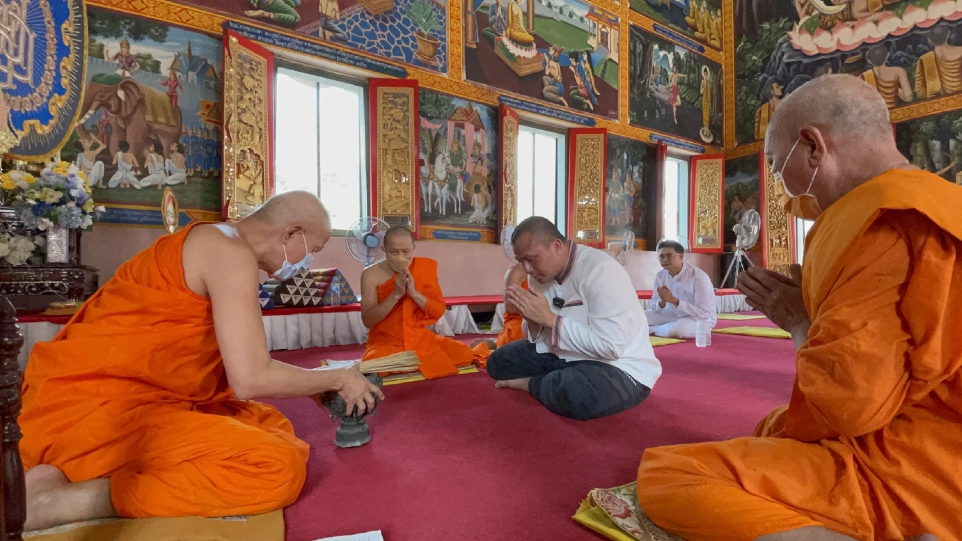 เปิดนาที "สมปอง" ลาสิกขาจากวงการพระสงฆ์ 