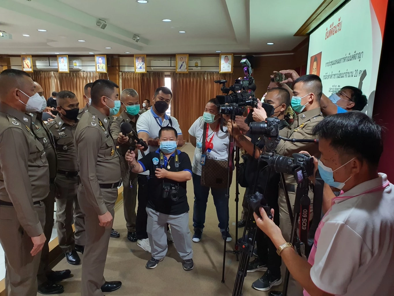 "บิ๊กโจ๊ก" แถลงรวบ 6 ผตห. ขบวนการลอบขนต่างด้าวแล้วเกิดอุบัติเหตุเสียชีวิต