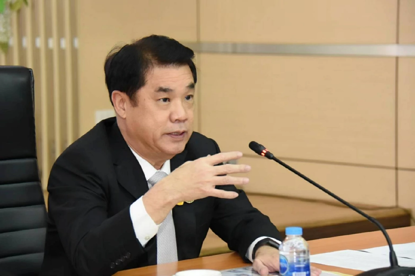 สุริยะ จึงรุ่งเรืองกิจ รัฐมนตรีว่าการกระทรวงอุตสาหกรรม