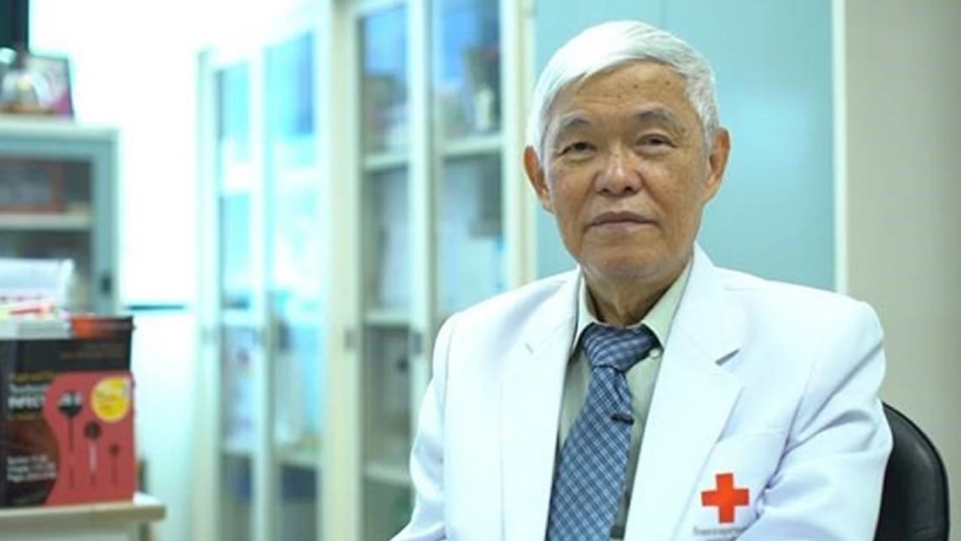 ศ.นพ.ยง ภู่วรวรรณ หัวหน้าศูนย์เชี่ยวชาญเฉพาะทางด้านไวรัสวิทยาคลินิก ภาควิชากุมารเวชศาสตร์ คณะแพทยศาสตร์ จุฬาลงกรณ์มหาวิทยาลัย