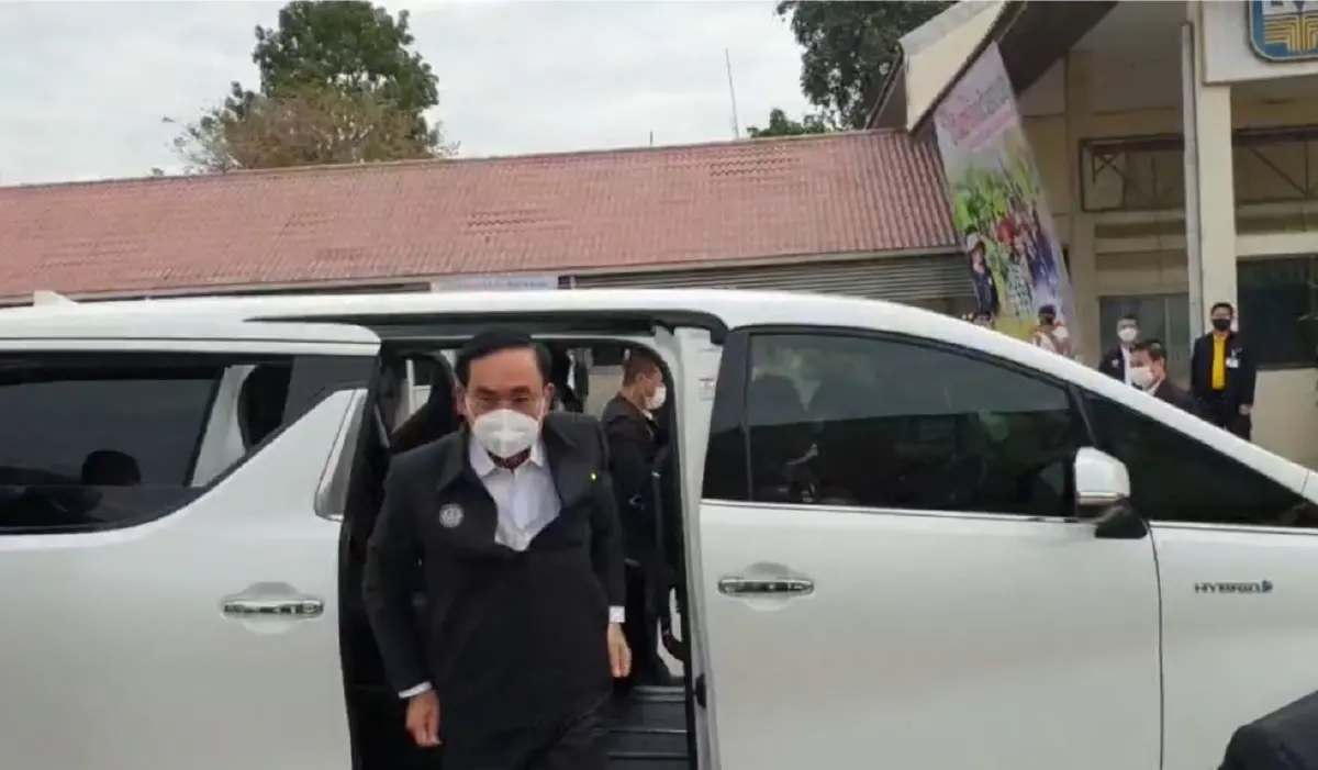 นายกฯ ลุยสุพรรณบุรีแจกเงินประกันรายได้ข้าว 