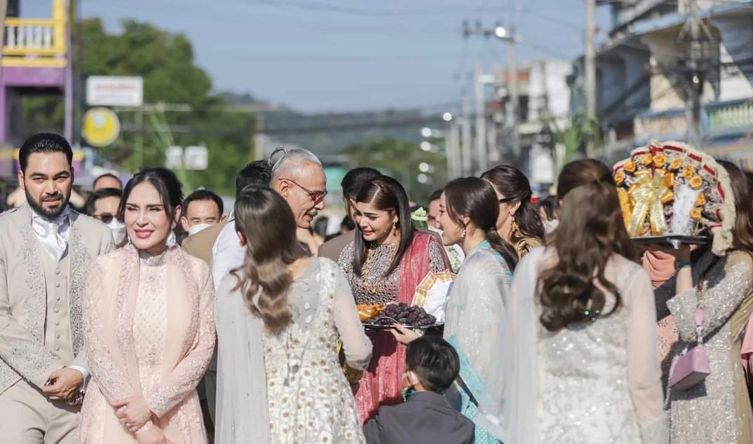 ชาดาฯ ยกขันหมากสู่ขอเจ้าสาวให้หลานชาย