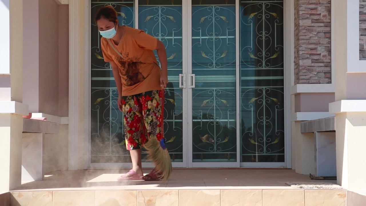 ชาวบ้านขอนแก่นล้อมวงผิงไฟล้อเลียนถนนสายหมอก