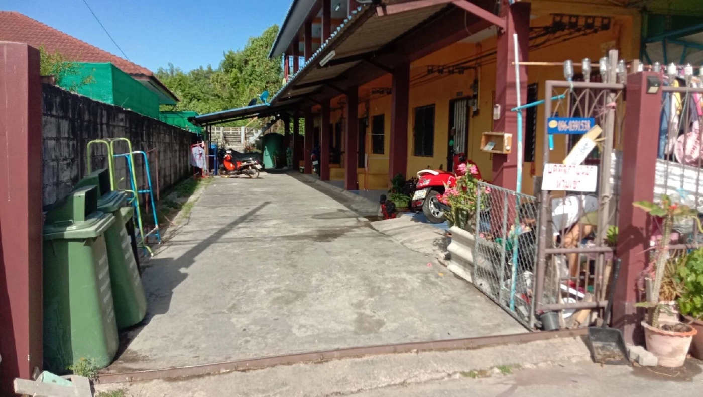 ตำรวจเร่งล่า ปุ๊ เขาแตงอ่อน หลังก่อเหตุคว้ามีดบุกฟันอริถึงห้องเช่า