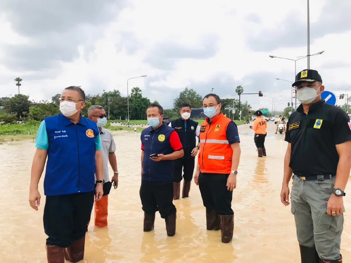 น้ำท่วมสุราษฎร์ธานีอ่วม ผู้ว่าฯ ประกาศเขตภัยพิบัติ 13 อำเภอ