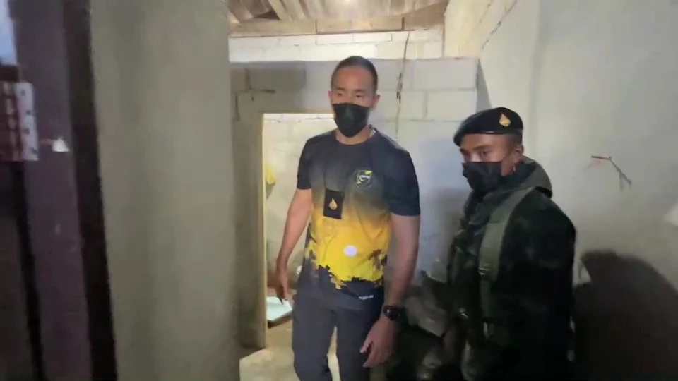 กองกำลังเทพสตรี รวบ 16 เมียนมาหลบหนีเข้าเมือง  ซุกบ้านเช่า กลางเมืองระนอง