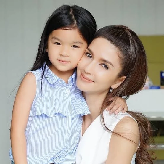 “โบว์ แวนด้า” ขอสอนลูกโดยใช้ความจริงเผย "น้องมะลิ" อยากเล่นละครเหมือนพ่อ