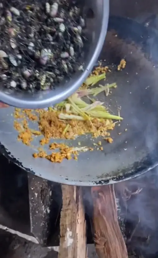 เปิบเมนูพิสดาร "ผัดเผ็ดแมงมุม" อาหารสุดพิเศษชาวกะเหรี่ยง