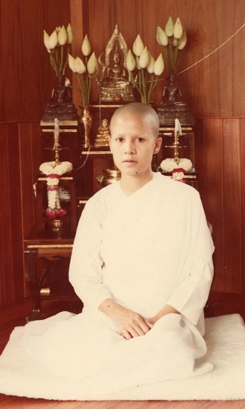 "แม่ชีศันสนีย์" อดีตนางงามที่อุทิศตนให้พระพุทธศาสนา