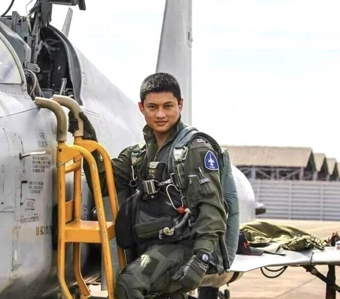 ทอ. แจงเหตุ F5 ตกมาจากนกขนาดใหญ่บินชนกระจกแตก