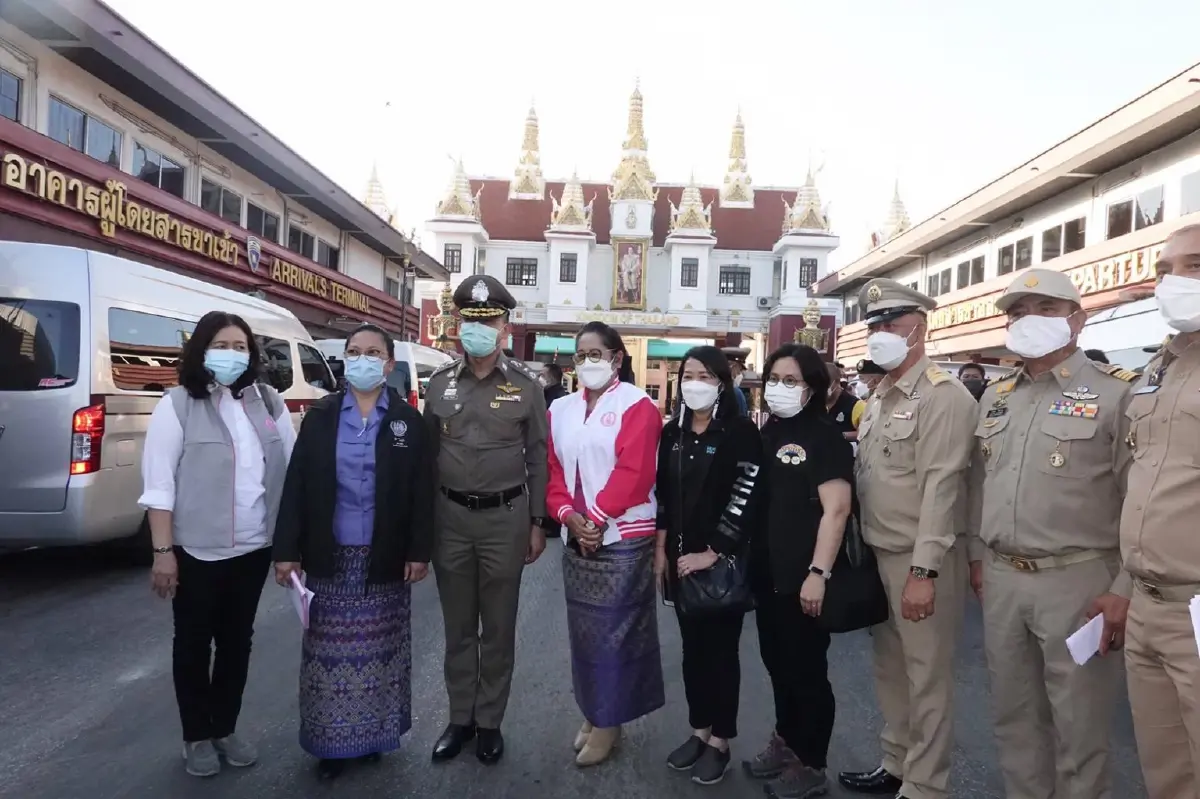 "บิ๊กโจ๊ก" ลุยชายแดนสระแก้ว รับ 144 คนไทยถูกหลอกไปทำงานกัมพูชากลับประเทศ