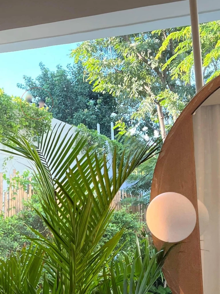 หนุ่มสุดทนรีวิวโรงแรมดัง ถูกแอบส่องได้จากทุกมุม 