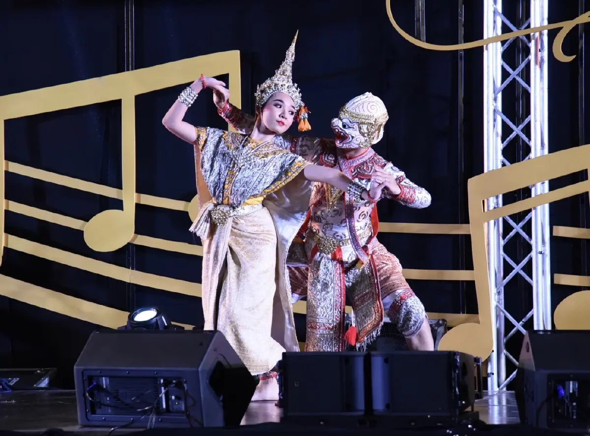 คึกคัก! “ดนตรี อว.เทิดพระเกียรติ” วันที่สอง ปชช.ดื่มด่ำเพลงพระราชนิพนธ์