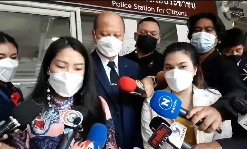 "ทนายรัชพล" พาเหยื่อคลินิก "พิมรี่พาย" แจ้งความ สน.ห้วยขวาง