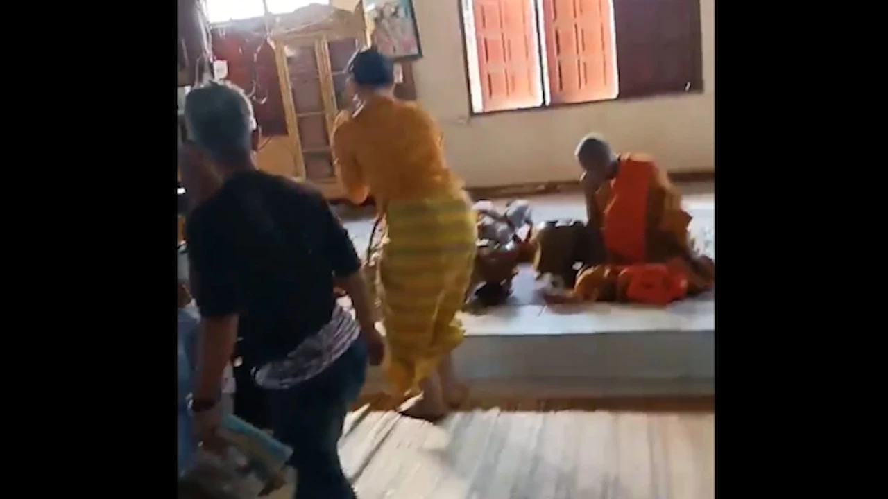 เจ้าอาวาสโร่แจ้งความสาวสอง คว่ำถาดสำรับราดศีรษะ