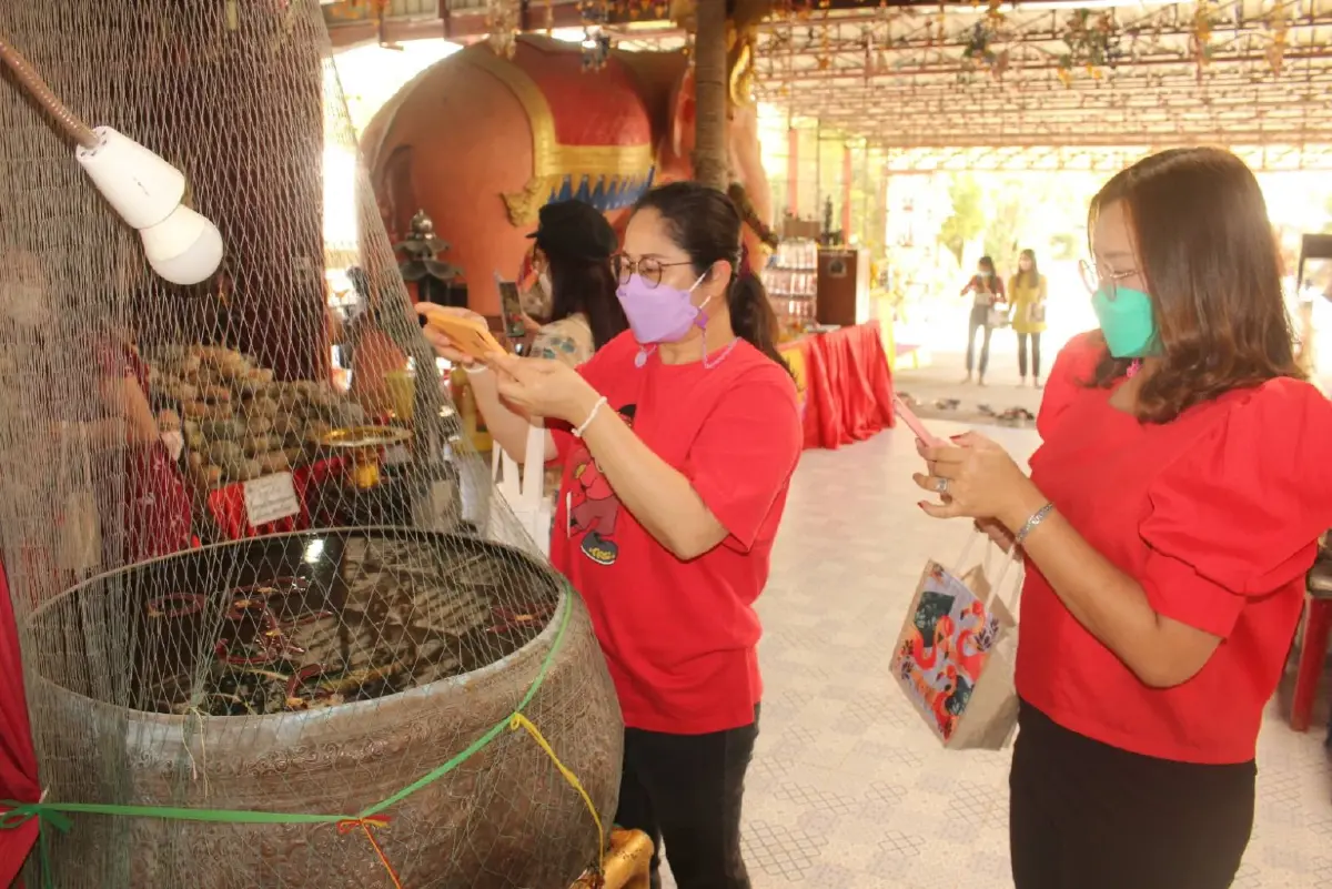เปิดเลขเด็ดอ่างน้ำมนต์เจ้าสัวเฮงพร้อมคำอวยพรปีใหม่จากฤาษีเณร