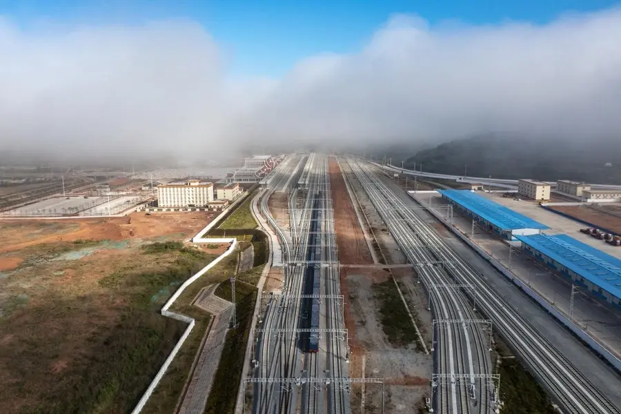 รถไฟสินค้าขบวนแรก “ทางรถไฟจีน-ลาว”  ถึงพรมแดนลาวแล้ว