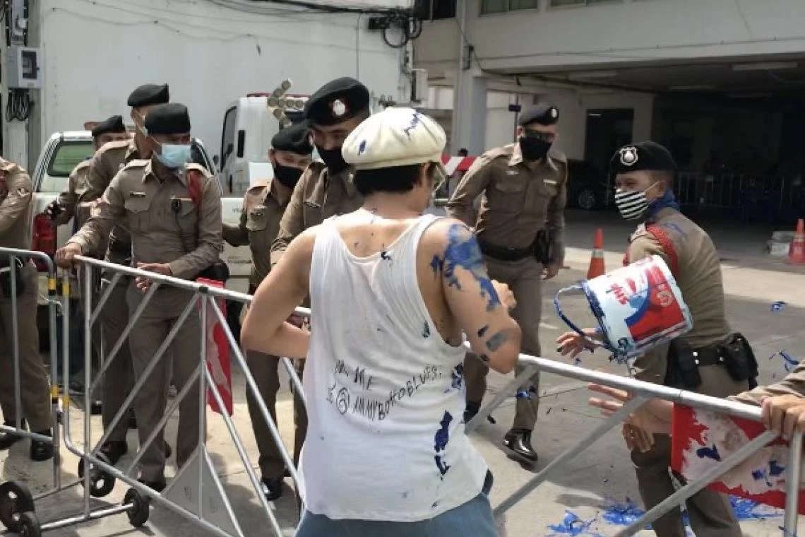 โดนอีกคดี ศาลสั่งจำคุก "แอมมี่" 4 เดือน คดีสาดสีตำรวจ สน.สำราญราษฎร์