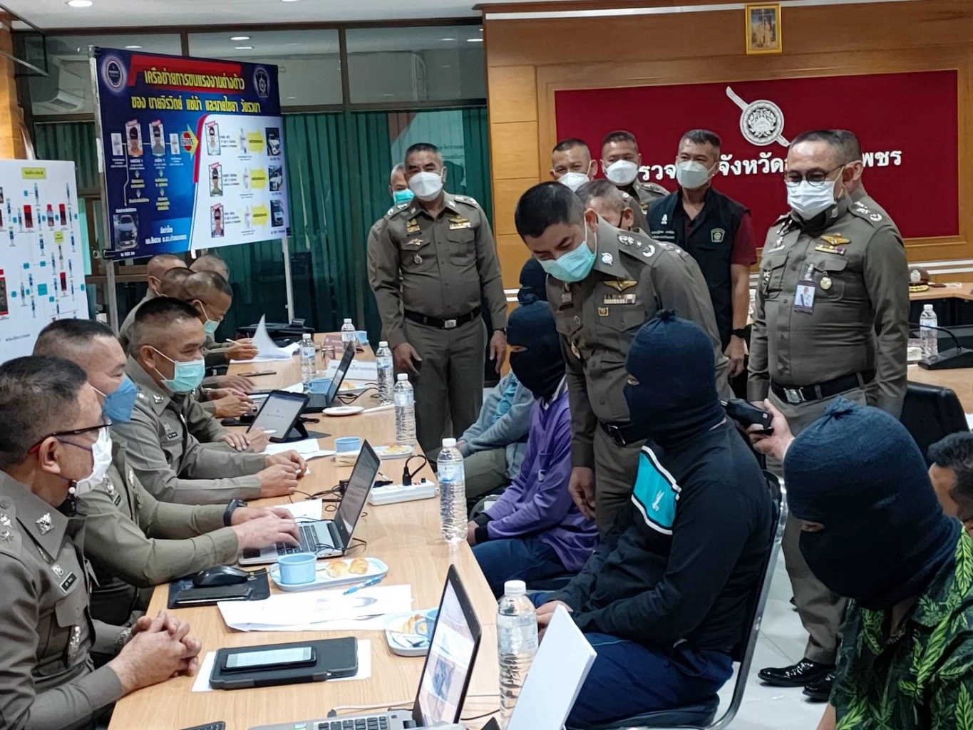 "บิ๊กโจ๊ก" แถลงรวบ 6 ผตห. ขบวนการลอบขนต่างด้าวแล้วเกิดอุบัติเหตุเสียชีวิต