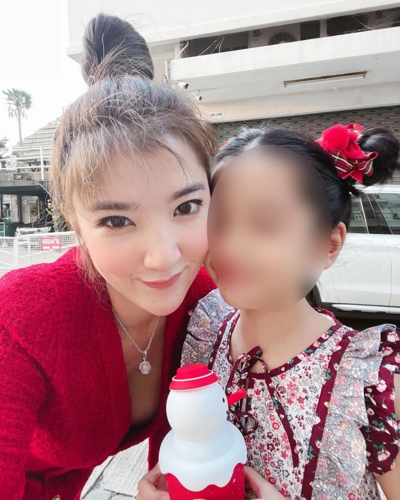 "เธอ รวรีย์" อดีตเมีย "ออย ธนา" เล่าปี 64 ชีวิตคู่ไม่ราบรื่น - เลี้ยงลูกคนเดียว