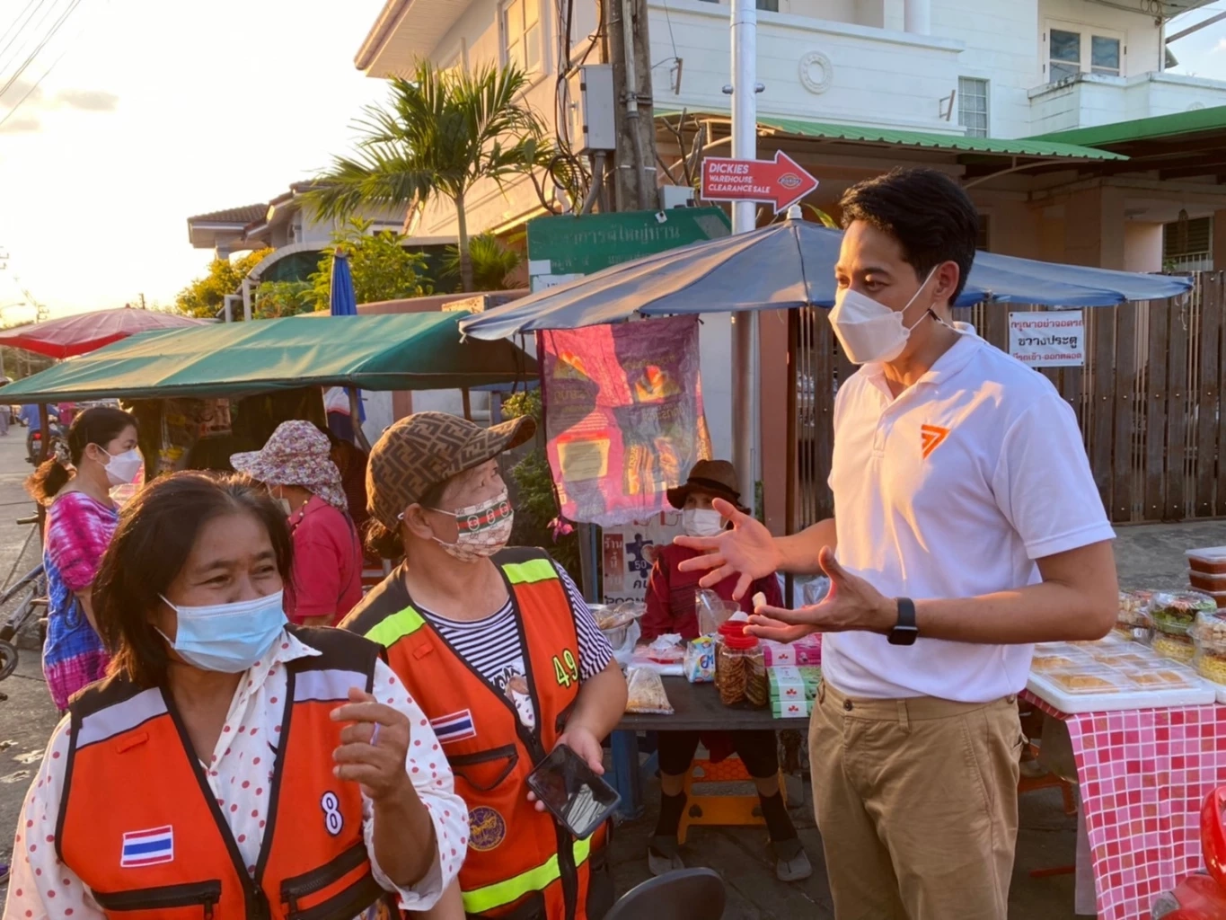 หาเสียงหนัก! "เพชร กรุณพล" ลงพื้นที่ตลาดทุ่งสองห้อง ขอโอกาสเป็น ส.ส.