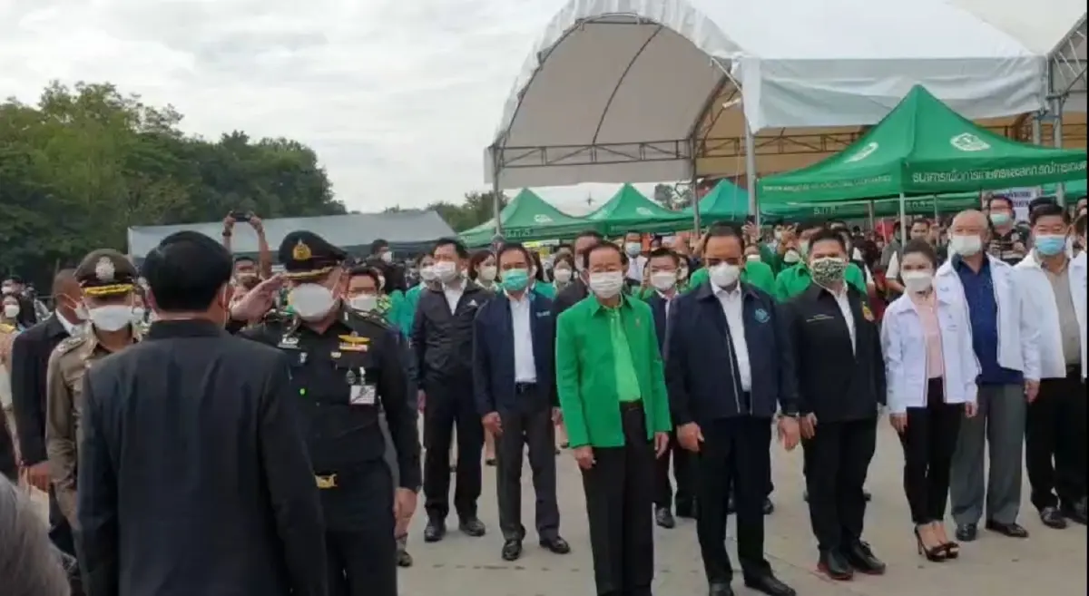 นายกฯ ลุยสุพรรณบุรีแจกเงินประกันรายได้ข้าว 