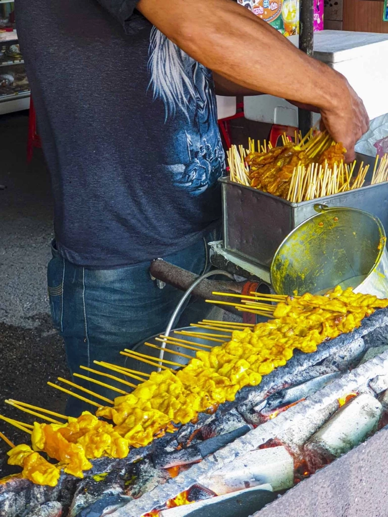 หมูสะเต๊ะเฮียแกะ