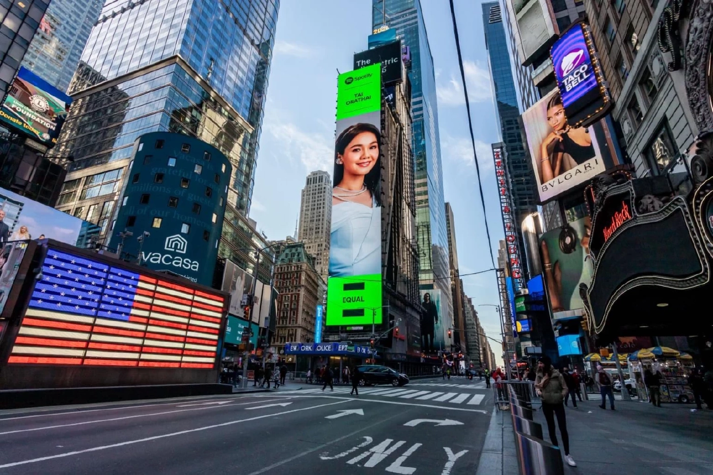 “ต่าย อรทัย” สร้างประวัติศาสตร์ลูกทุ่งคนแรกของไทยขึ้นบิลบอร์ดไทม์สแควร์