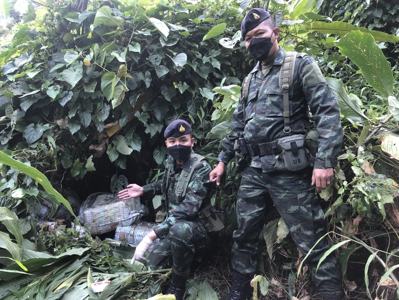 ยิงสั่นดอยผาฮี้! ทหารยิงปะทะกลุ่มขนยานรก ยึดยาบ้าล้านเม็ด