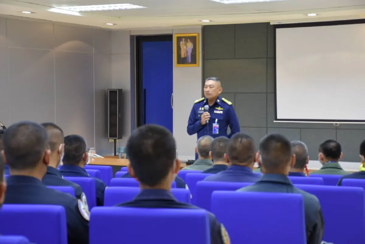 ผบ.ทอ. บินด่วนนครสวรรค์ สร้างขวัญกำลังใจฝูงบิน 211 หลัง F-5F ประสบอุบัติเหตุ