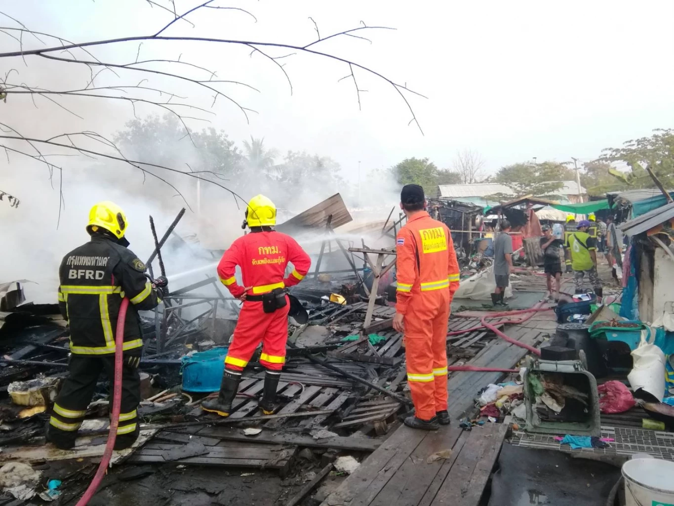 ไฟไหม้บ้านเรือนประชาชน ถนนพุทธมณฑลสาย 3