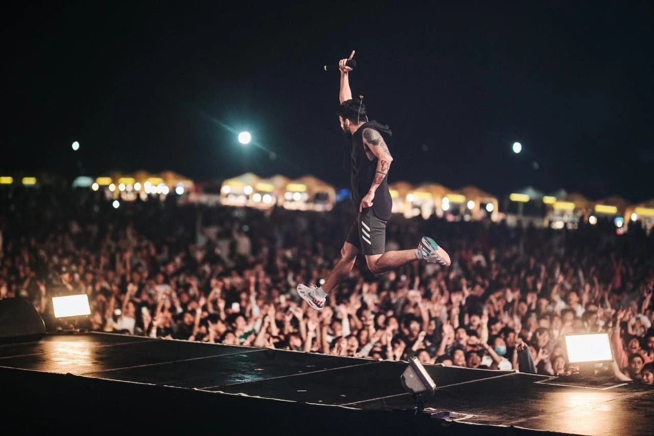 “หมู BIG ASS” ติดโควิด-19 ยกเลิกคอนเสิร์ตงานเคาท์ดาวน์ปีใหม่ทั้งหมด