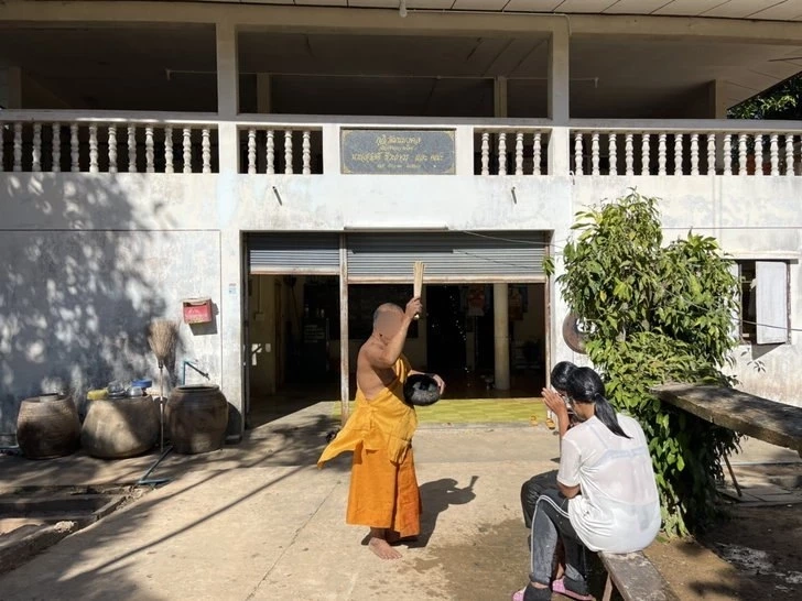 อึ้ง! พระวัดดังอ้าง "นวดเปลือย" ช่วยขับไล่ผีสิ่งชั่วร้าย