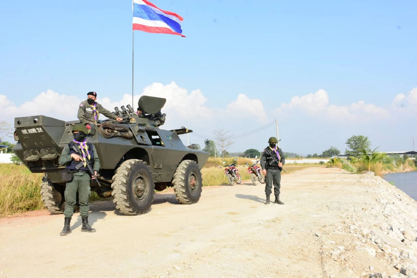 กองกำลังนเรศวร ลงพื้นที่ช่วยชาวบ้านที่ถูกผลกระทบเหตุปะทะชายแดน