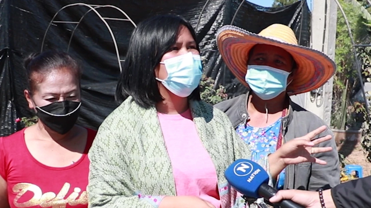 ชาวบ้านขอนแก่นล้อมวงผิงไฟล้อเลียนถนนสายหมอก