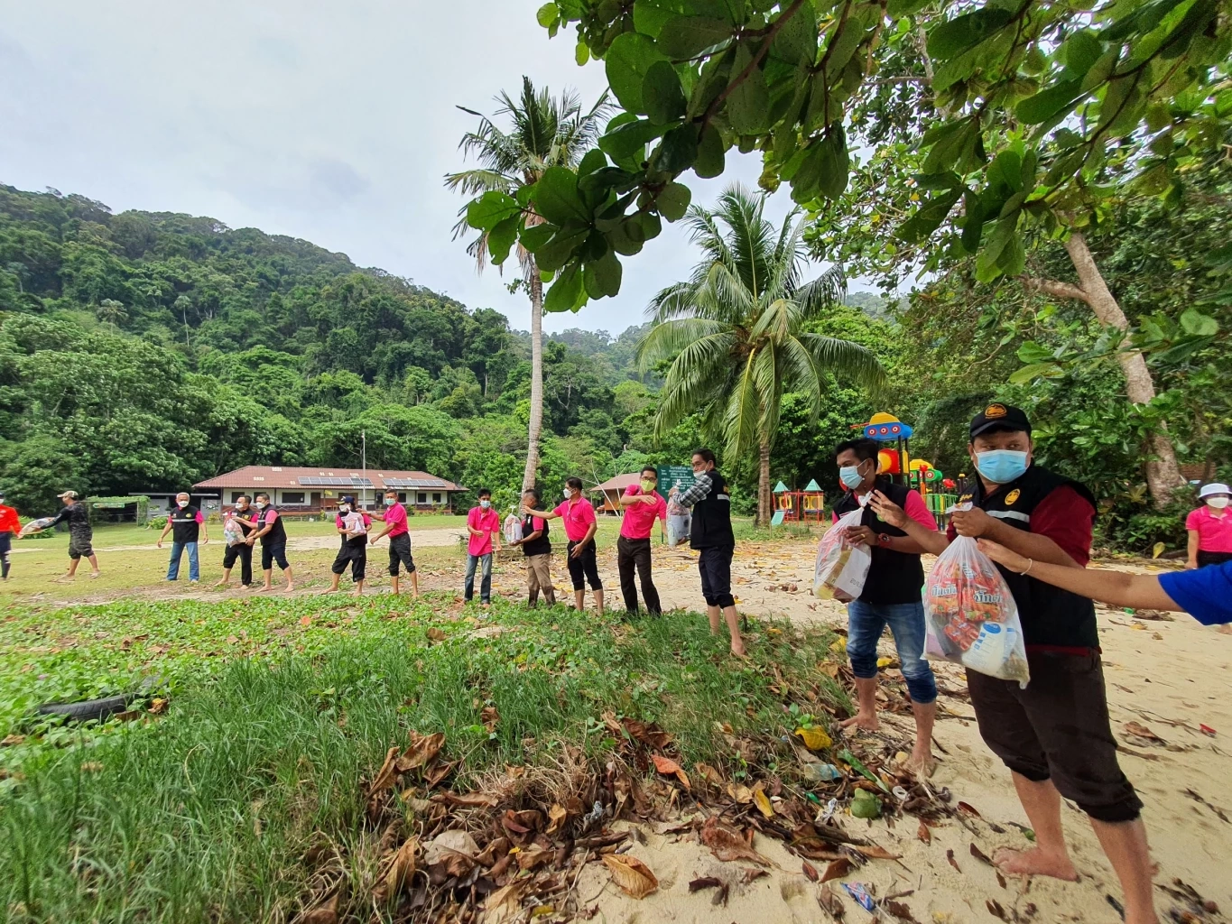 ปิดชุมชนชาวเลมอแกนต่ออีกถึง 16 ธ.ค. 64 ใครออกนอกพื้นที่ห้ามกลับเข้ามา