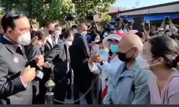 "โฆษกรัฐบาล" ปัดข่าว ตร. เรียกสาวอุดรฯ ที่ไล่ "บิ๊กตู่" เกษียณไปทำประวัติ