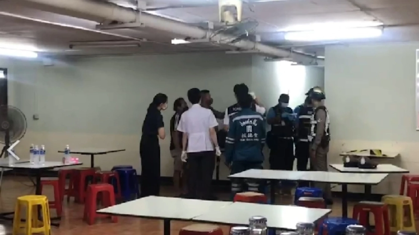 ระหว่างเกลี้ยกล่อม