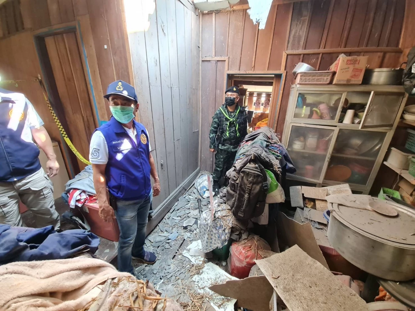 กองกำลังนเรศวร ลงพื้นที่ช่วยชาวบ้านที่ถูกผลกระทบเหตุปะทะชายแดน