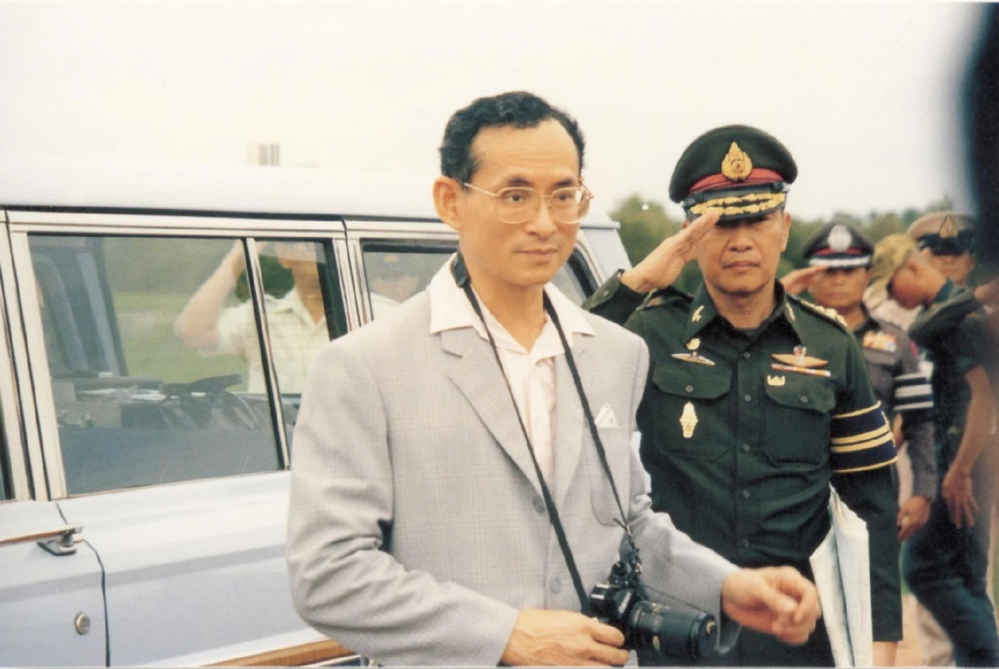 คนไทยน้อมรำลึกพระมหากรุณาธิคุณในหลวง ร.9 