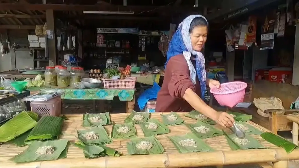 ขุดไข่แมงมันทำเงิน 2 พันบาท/วัน