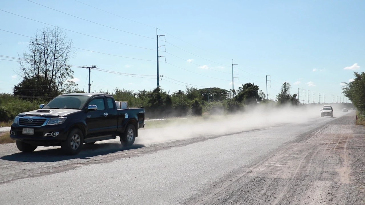 ชาวบ้านขอนแก่นล้อมวงผิงไฟล้อเลียนถนนสายหมอก