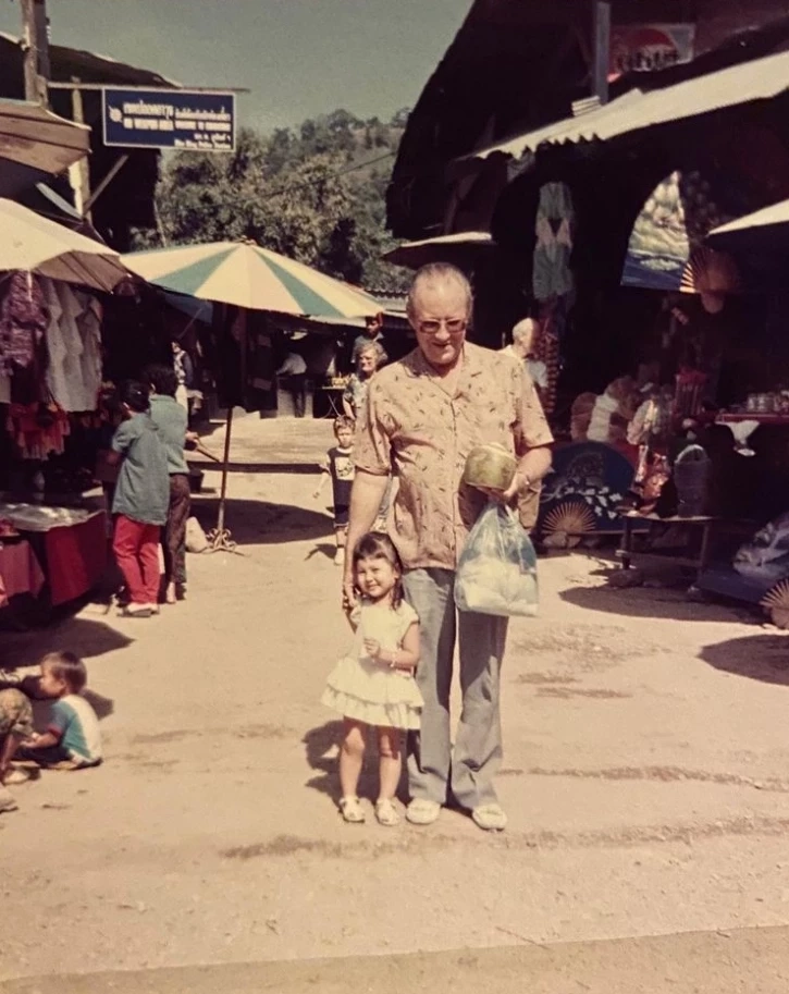 “เบลล่า” โพสต์ซึ้งถึงพ่อ ชาวเน็ตเมนต์กอดผู้ชายคนไหนก็ไม่อุ่นเท่าคนนี้